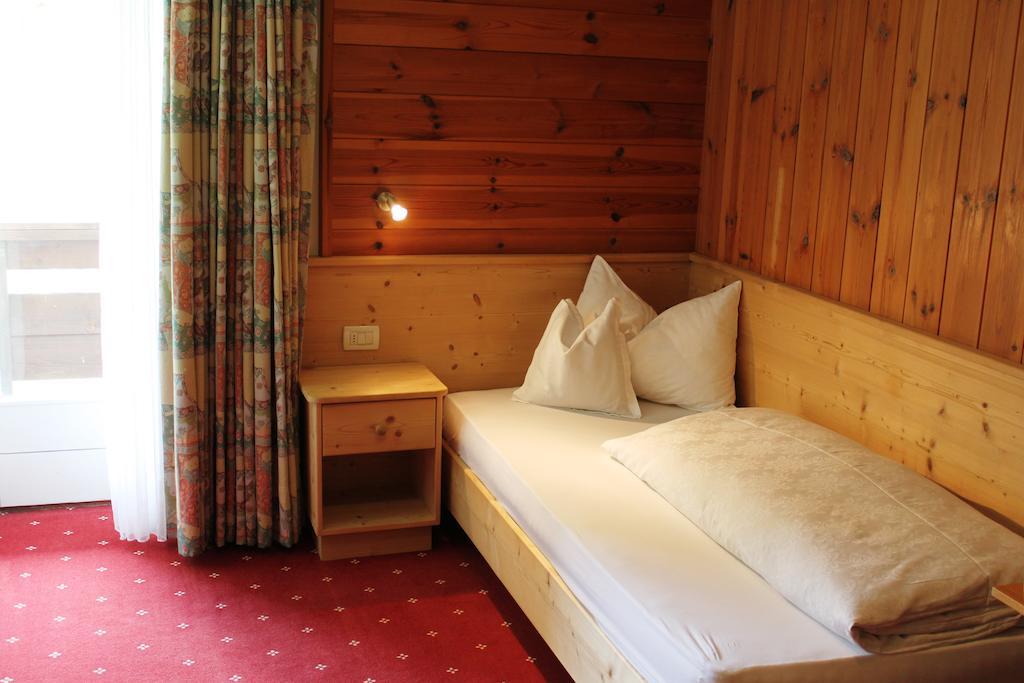 Albergo Alisander Корвара-ин-Бадия Номер фото