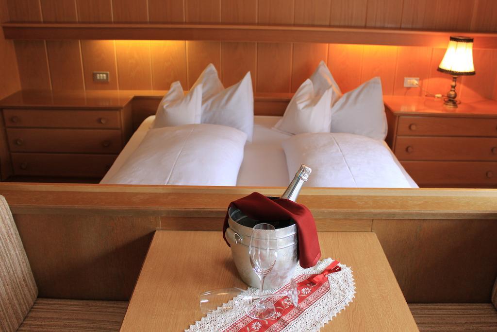 Albergo Alisander Корвара-ин-Бадия Номер фото